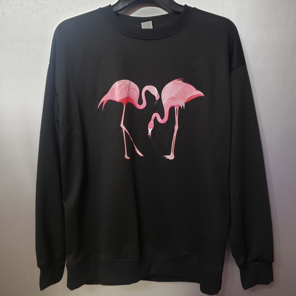 WOMANS UNBRANDED LONG SLEEVE BLACK FLAMINGO SWEATSHIRT. SIZE MEDIUM.